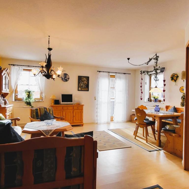 Ferienwohnung Flora - Apartment mit Balkon - 2