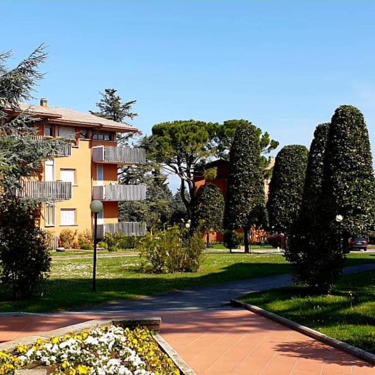 Relax & piscina a due passi dal lago "Family Sole" - Appartamento con 1 Camera da Letto - 24