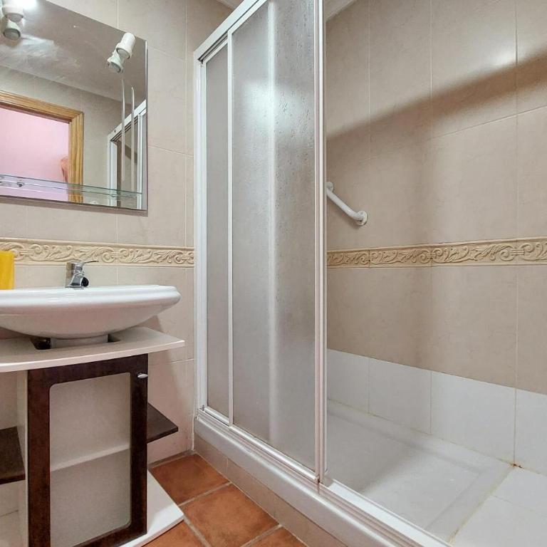 2 Bedroom Stunning Apartment In Nerja - Apartamento de 2 dormitorios - 21