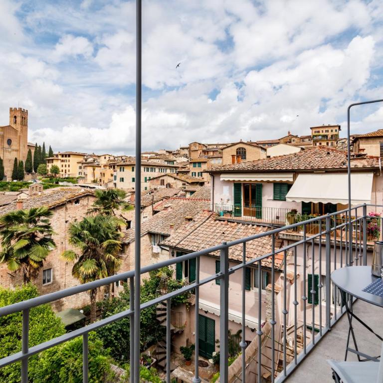 GuestHost - Stunning Church of San Domenico View - Three-Bedroom Apartment - 12