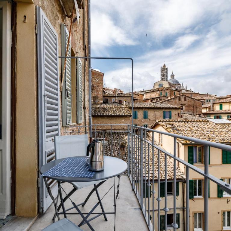 GuestHost - Stunning Church of San Domenico View - Three-Bedroom Apartment - 2