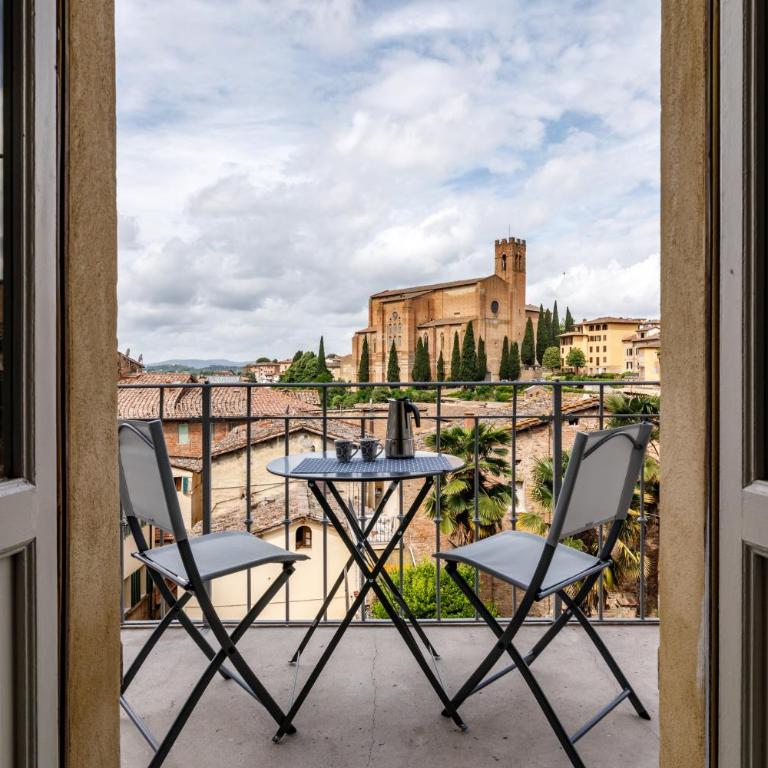 GuestHost - Stunning Church of San Domenico View - Three-Bedroom Apartment - 1