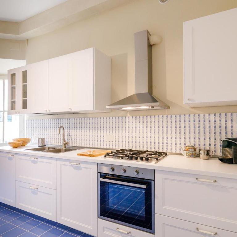 GuestHost - Stunning Church of San Domenico View - Three-Bedroom Apartment - 14