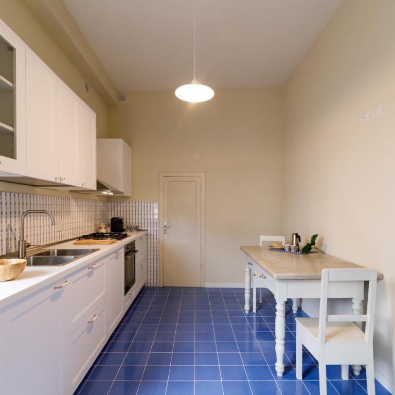 GuestHost - Stunning Church of San Domenico View - Three-Bedroom Apartment - 17