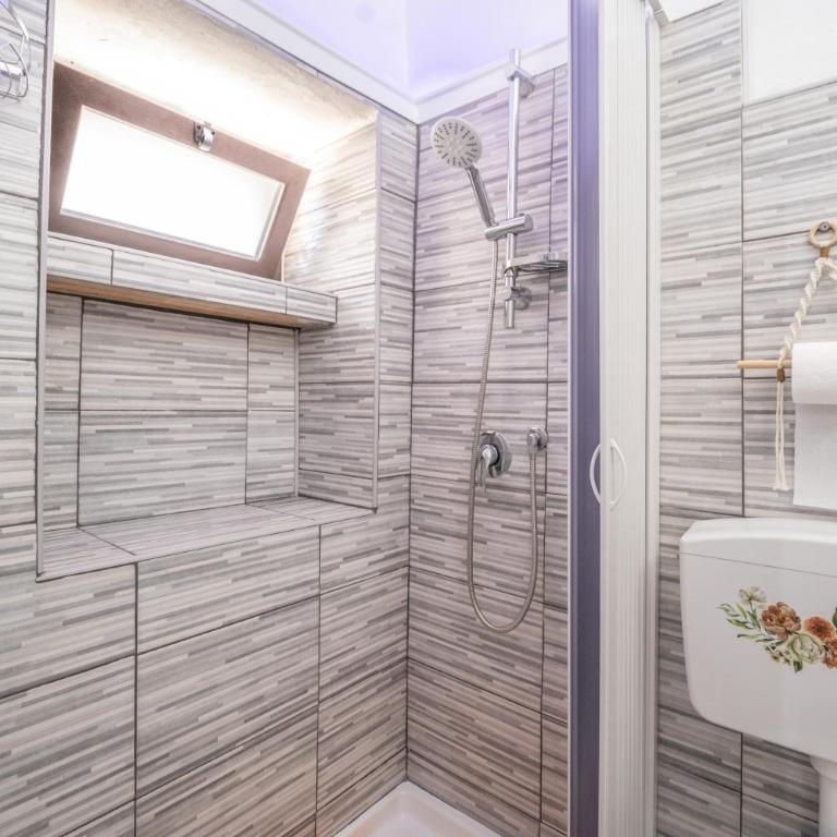 La casa di Schiu Schiu - Double Room with Private Bathroom - 15