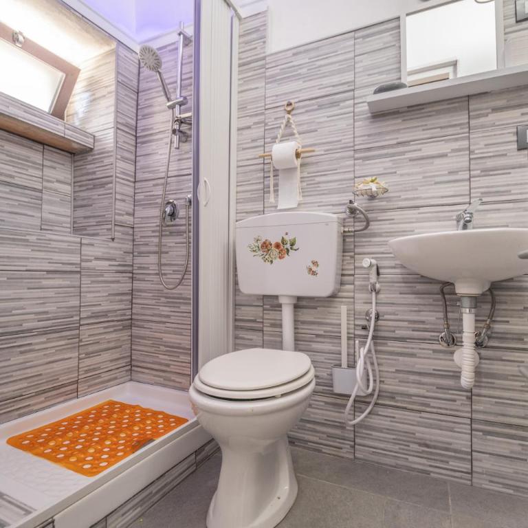 La casa di Schiu Schiu - Double Room with Private Bathroom - 16