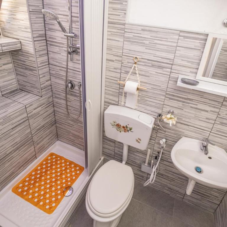 La casa di Schiu Schiu - Double Room with Private Bathroom - 17