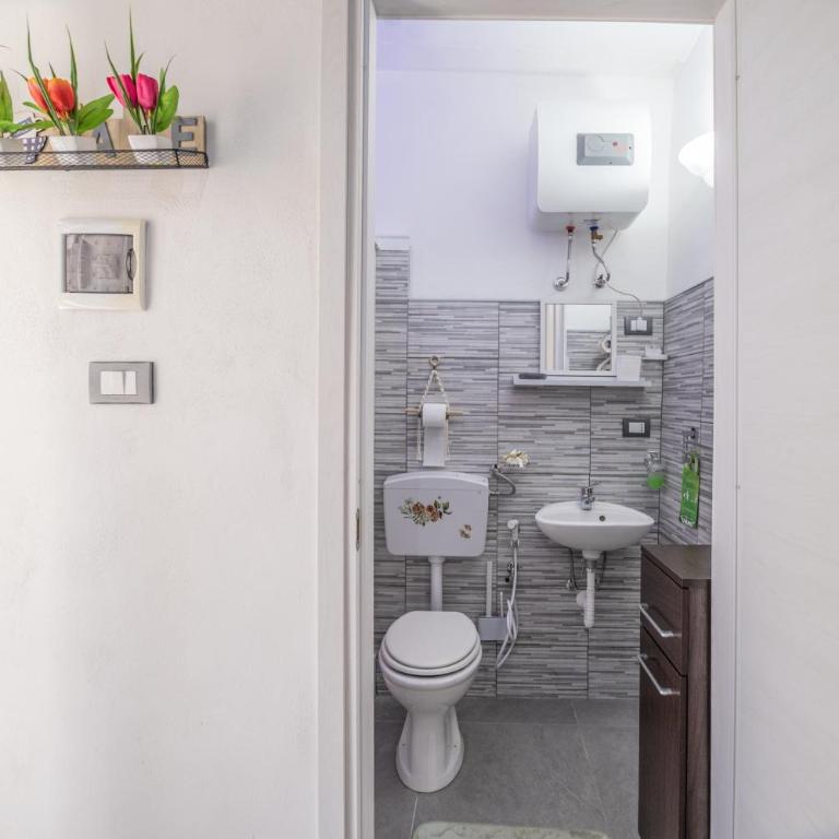La casa di Schiu Schiu - Double Room with Private Bathroom - 14