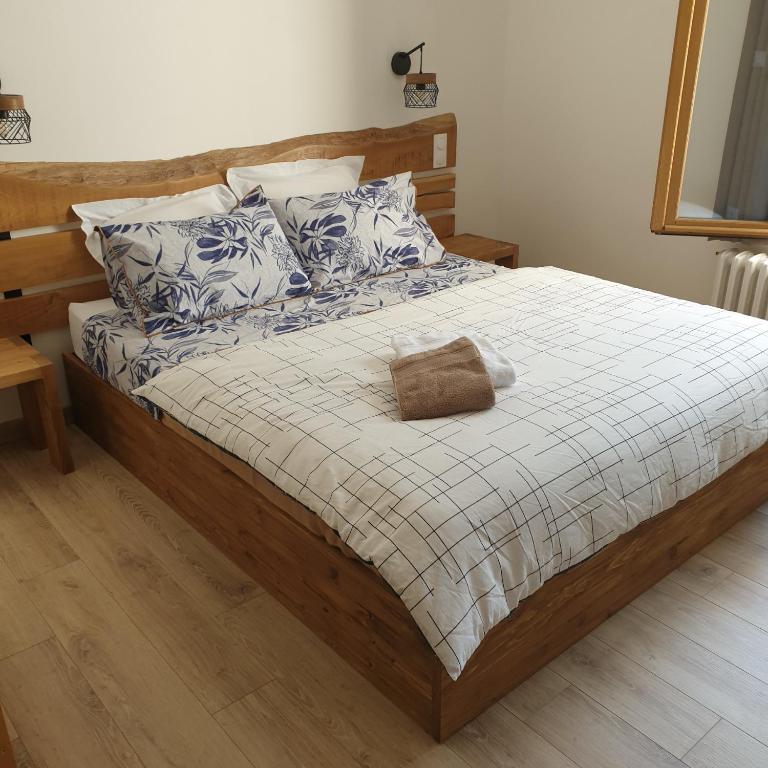 Les Tilleuls de Chapareillan Chambres d'hôtes - Chambre Lit Queen-Size - Vue sur Jardin - 3