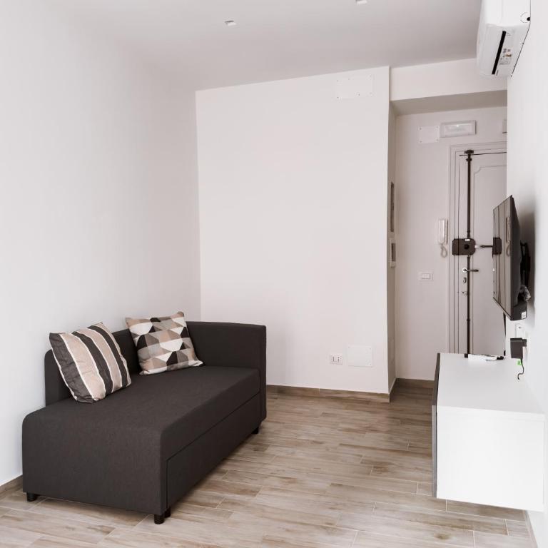 Roma Flora's Apartment - One-Bedroom Apartment - 7