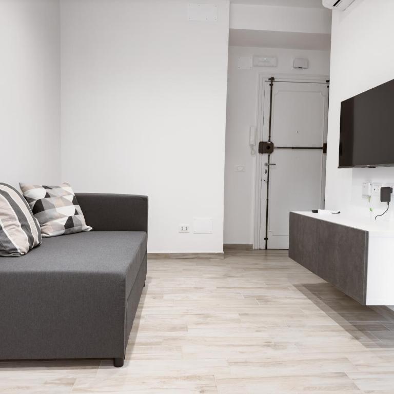 Roma Flora's Apartment - One-Bedroom Apartment - 24