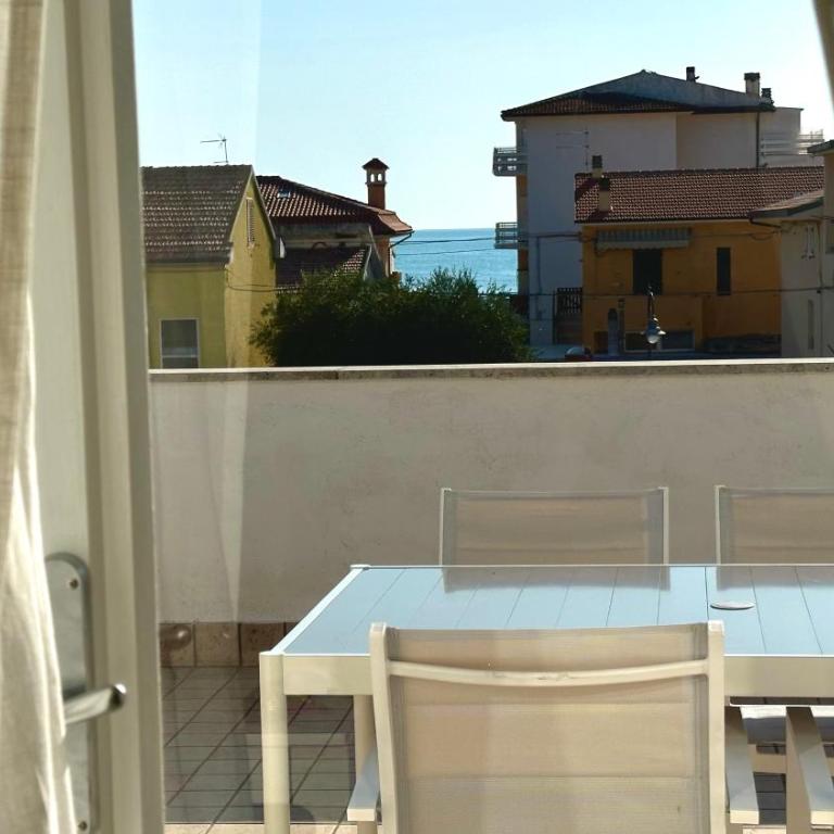 Marcelli, trilocale ristrutturato con terrazzo vista mare - Two-Bedroom Apartment - 6