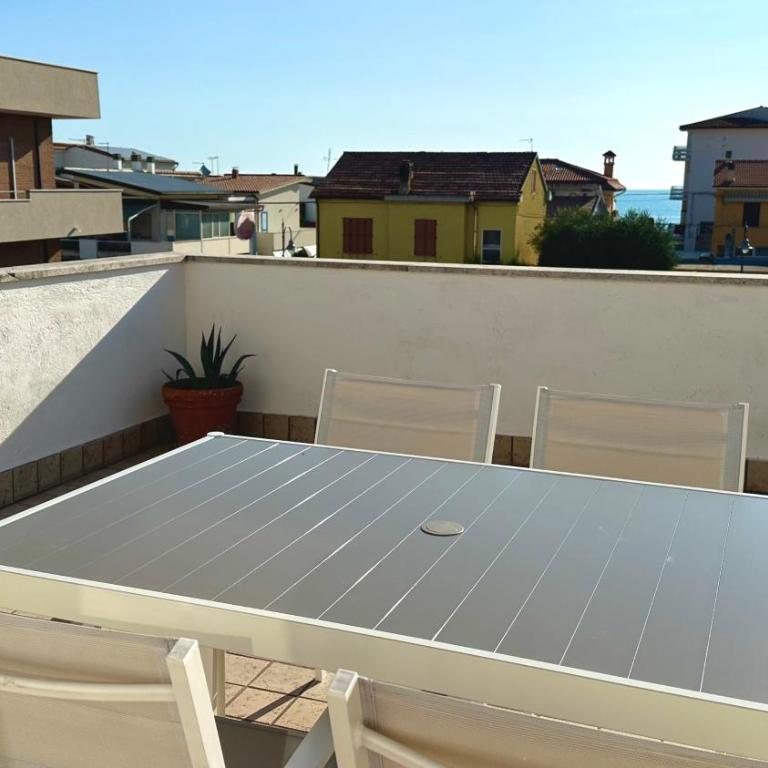 Marcelli, trilocale ristrutturato con terrazzo vista mare - Two-Bedroom Apartment - 2