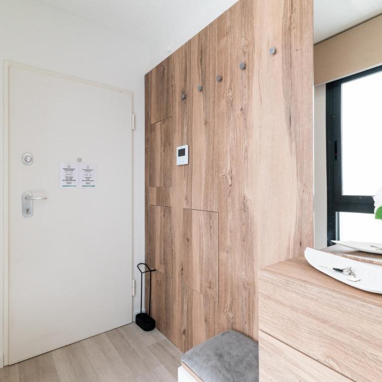 Wekey Homes, Ángel Deluxe Apartment with Parking - Two-Bedroom Apartment - 65