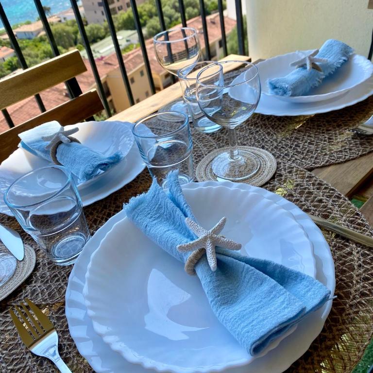 VUE MER EXCEPTIONNELLE !! Studio calme et lumineux sur la prestigieuse route des Sanguinaires à Ajaccio - Apartment mit 1 Schlafzimmer - 6