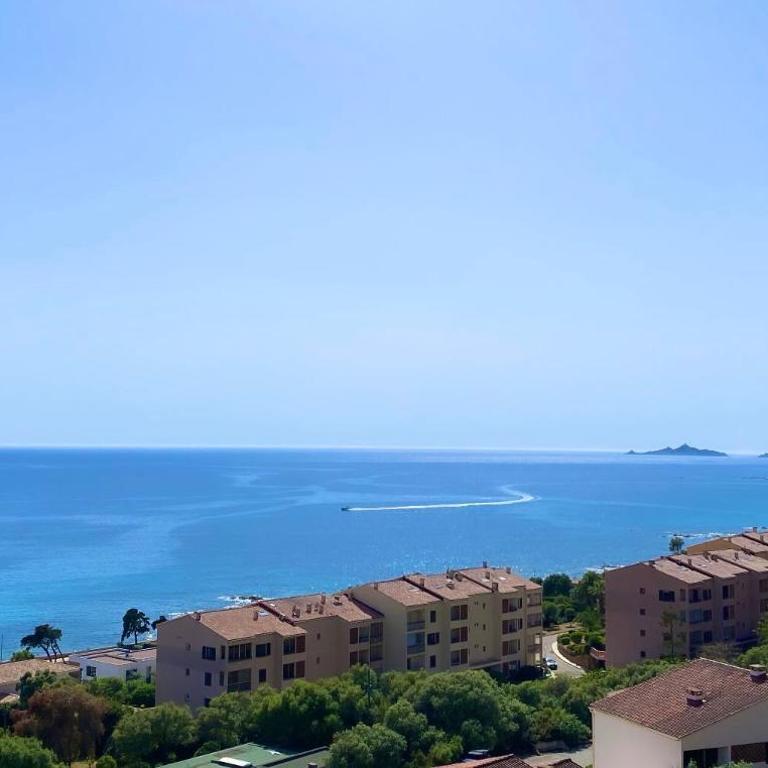 VUE MER EXCEPTIONNELLE !! Studio calme et lumineux sur la prestigieuse route des Sanguinaires à Ajaccio - Apartment mit 1 Schlafzimmer - 17