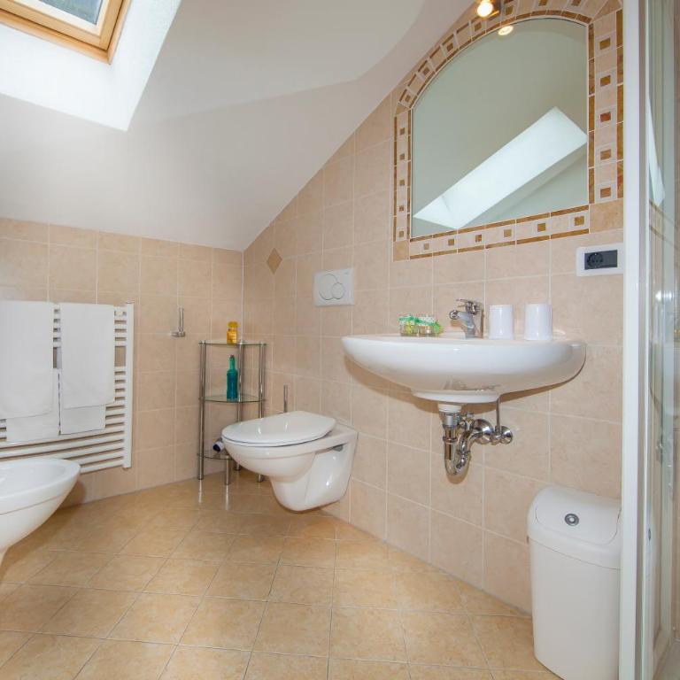 Residence Merk - Appartamento con 2 Camere da Letto e Balcone - 1