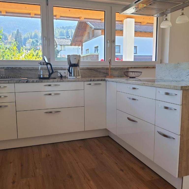 Hotel Garni Schieferle - Apartment mit 3 Schlafzimmern und Bergblick - 7