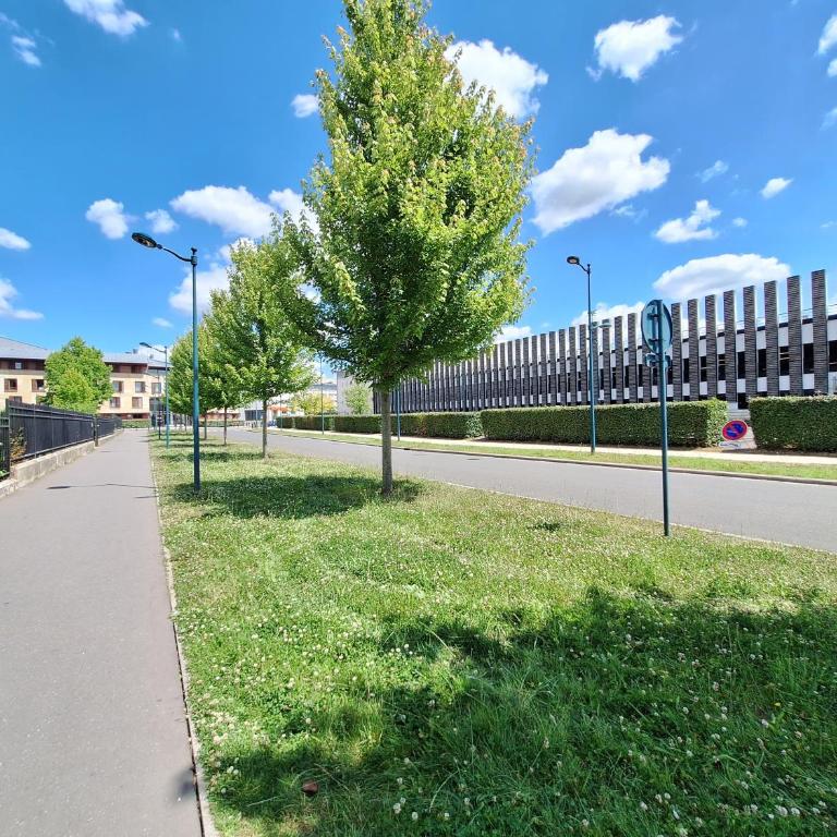 Studio ALPHA - non-smoking studio - 3min by train to Disney OR 30min walk - 5min walk to "Val d'Europe" train station - Apartamento de 1 dormitorio - 29