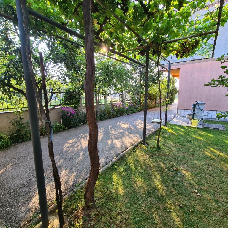 Apartman Nedim - Free Parking & Garden near Airport - Two-Bedroom Apartment - 2
