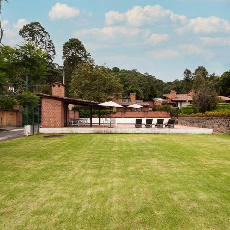 Incredible Property with Huge Garden and Pool! - Casa de 3 dormitorios - 1