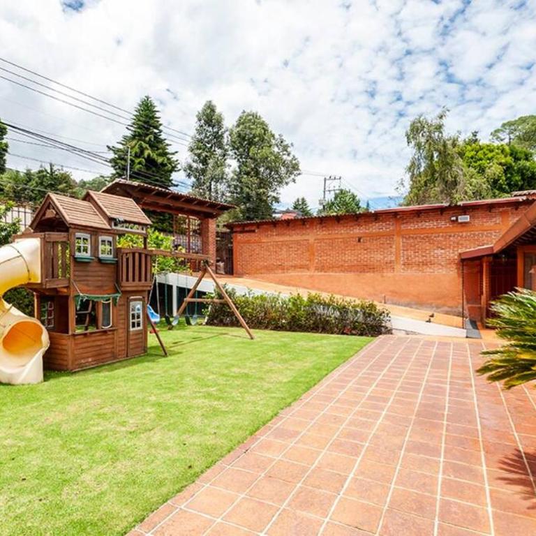 Incredible Property with Huge Garden and Pool! - Casa de 3 dormitorios - 9
