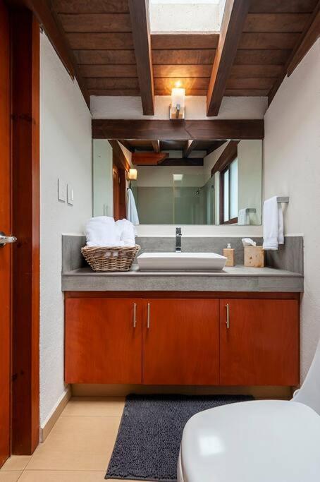 Incredible Property with Huge Garden and Pool! - Casa de 3 dormitorios - 12