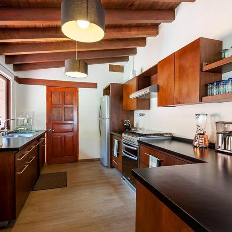 Incredible Property with Huge Garden and Pool! - Casa de 3 dormitorios - 22