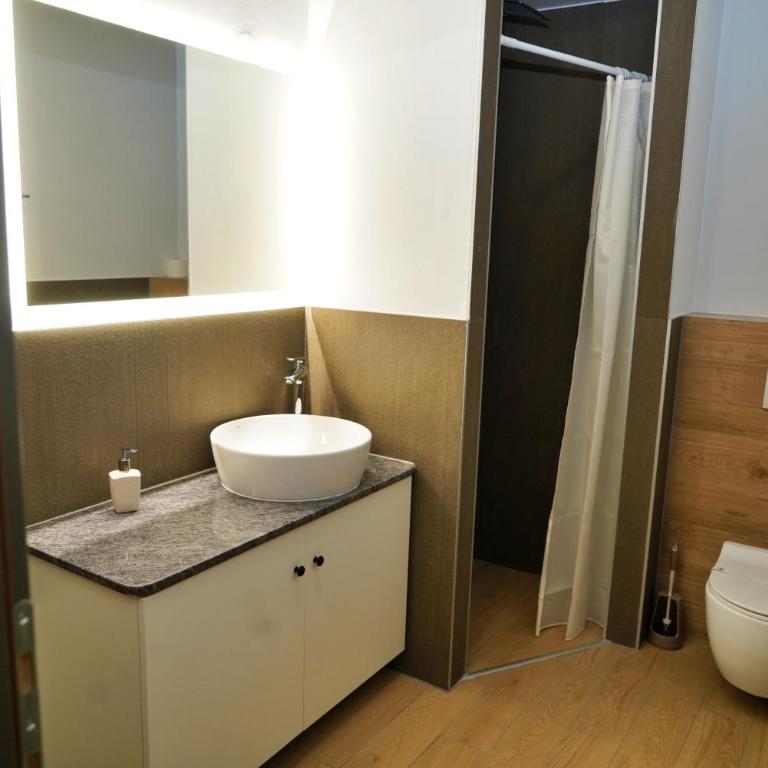 Swiss Apartmani - Dvokrevetna Soba sa Zasebnim Krevetima i Pogledom na Grad - 5