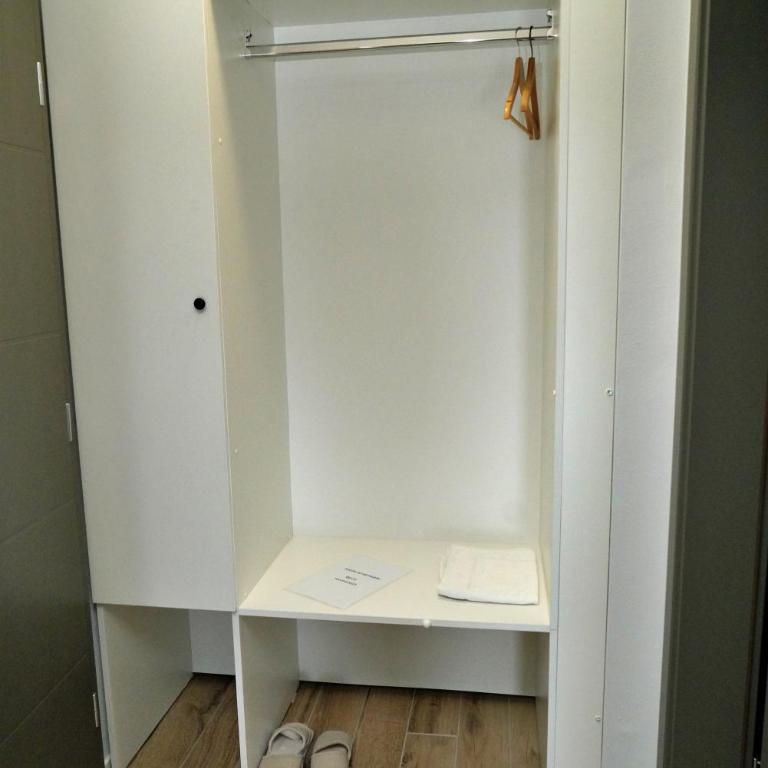 Swiss Apartmani - Deluks Dvokrevetna Soba sa Bračnim Krevetom i Balkonom - 4