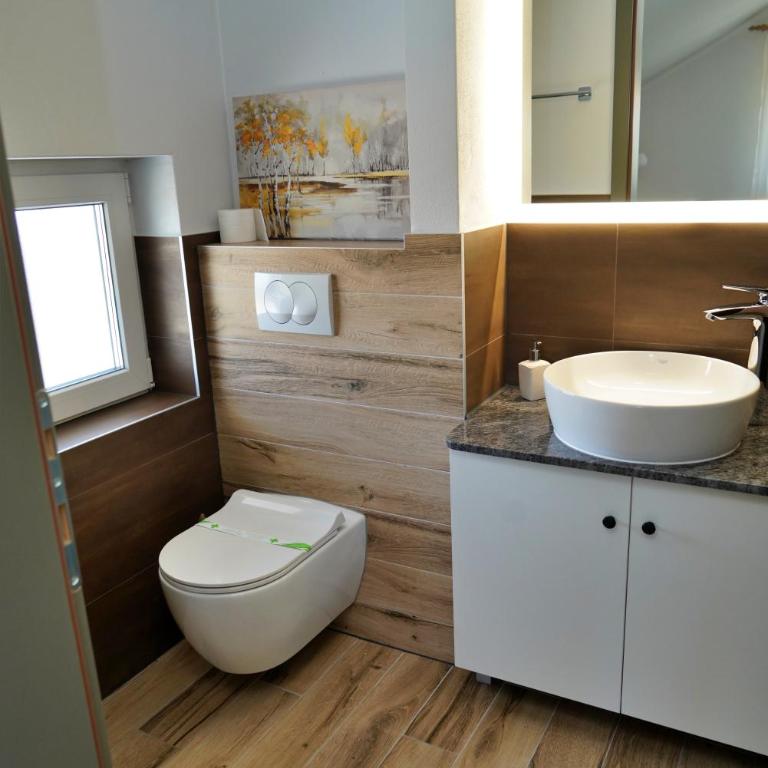 Swiss Apartmani - Deluks Dvokrevetna Soba sa Bračnim Krevetom - 3