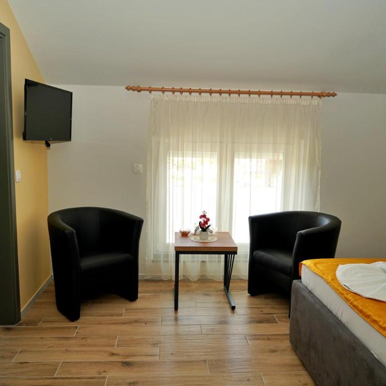 Swiss Apartmani - Dvokrevetna Soba sa Bračnim Krevetom - 2