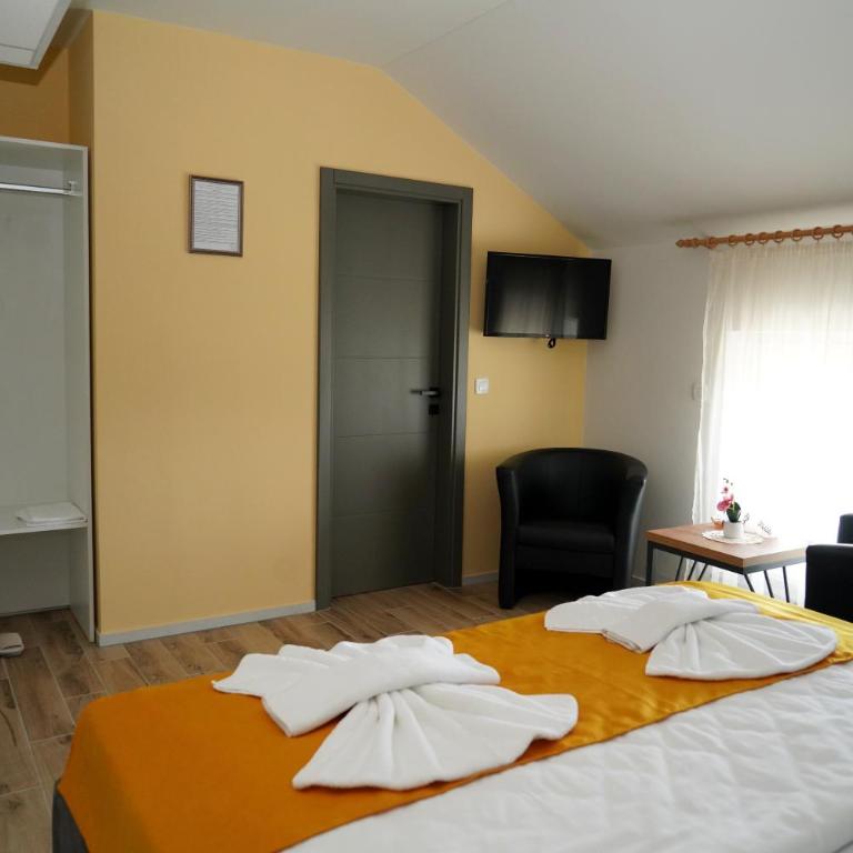 Swiss Apartmani - Dvokrevetna Soba sa Bračnim Krevetom - 4