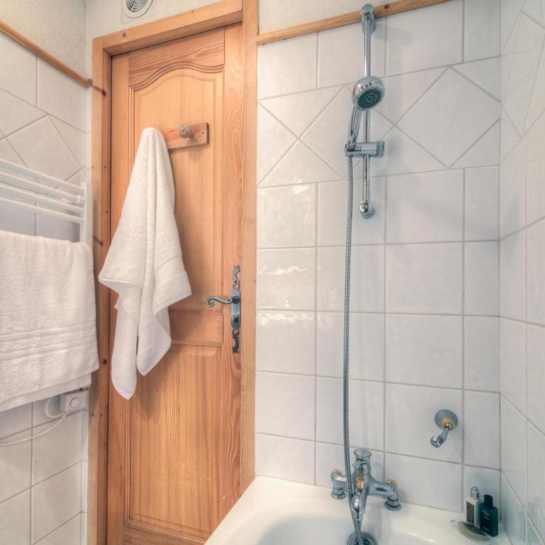Apt Bellachat 10 for 4 with Pool & 120m to lift - Happy Rentals - Appartement avec Balcon - 20