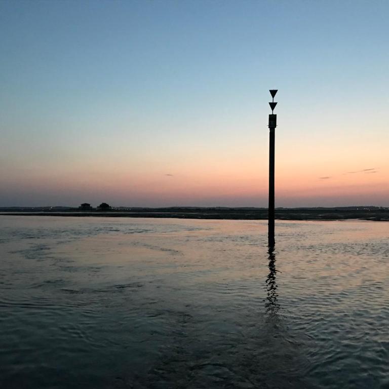 Aux pieds des plages, du port, de la piste cyclable et des commerces de proximité, un studio au dernier étage avec une vue panoramique sur le Bassin d'Arcachon, entièrement rénové, dans une résidence avec piscine - Studio with Balcony - 48