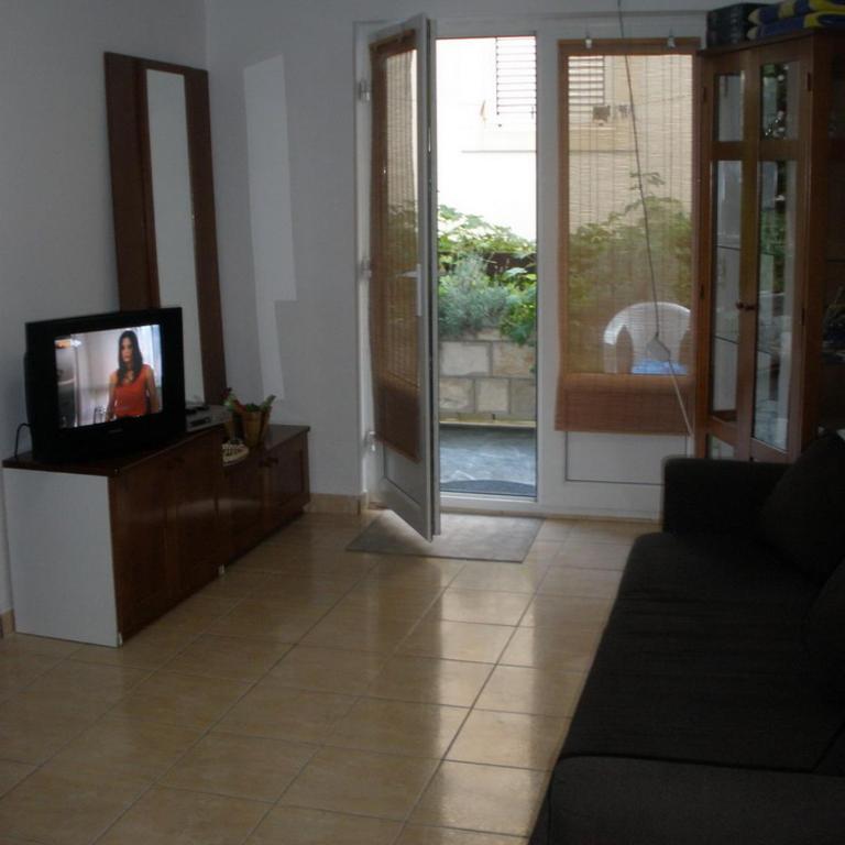 Apartmani obala - One-Bedroom Apartment with Terrace - 3