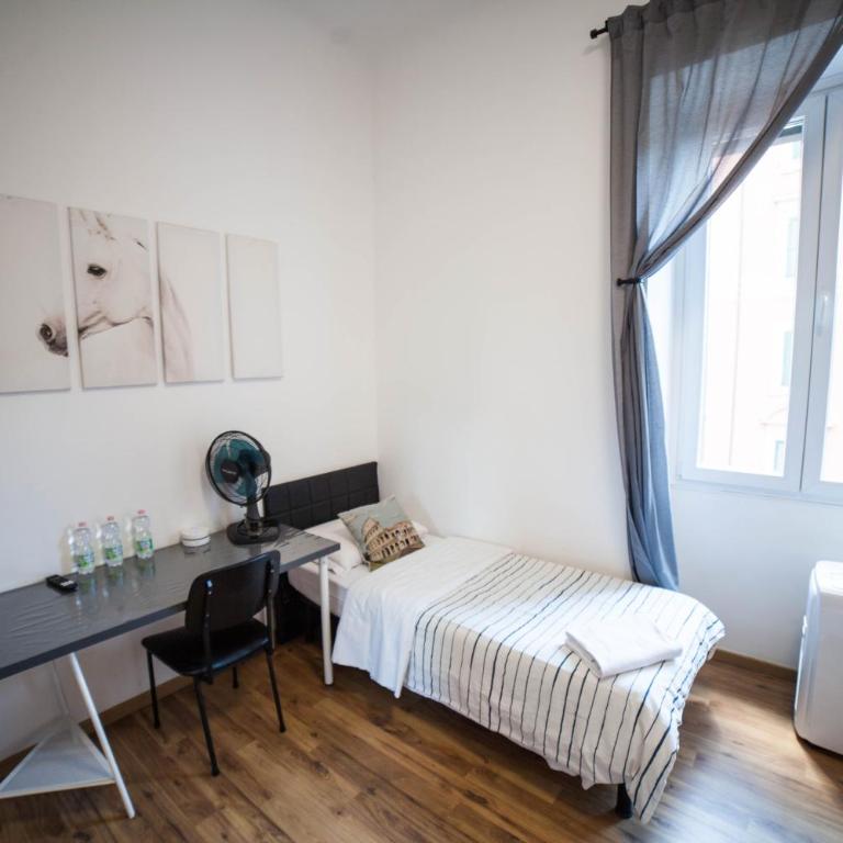 Cosmo GuestHouse - Camera Tripla con Bagno Privato - 17