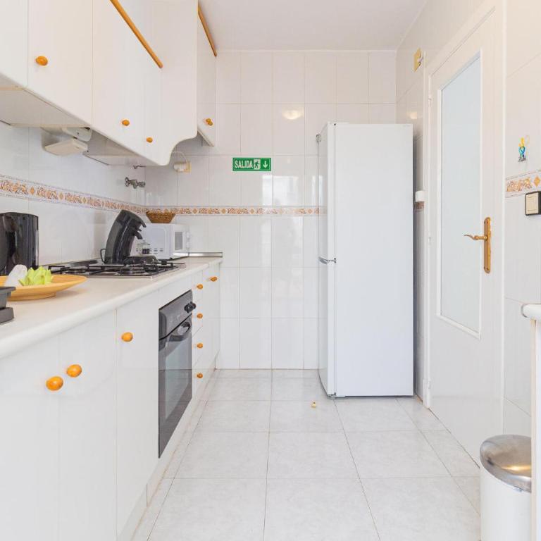 2 Bedroom Gorgeous Apartment In Torrevieja - Two-Bedroom Apartment - 11