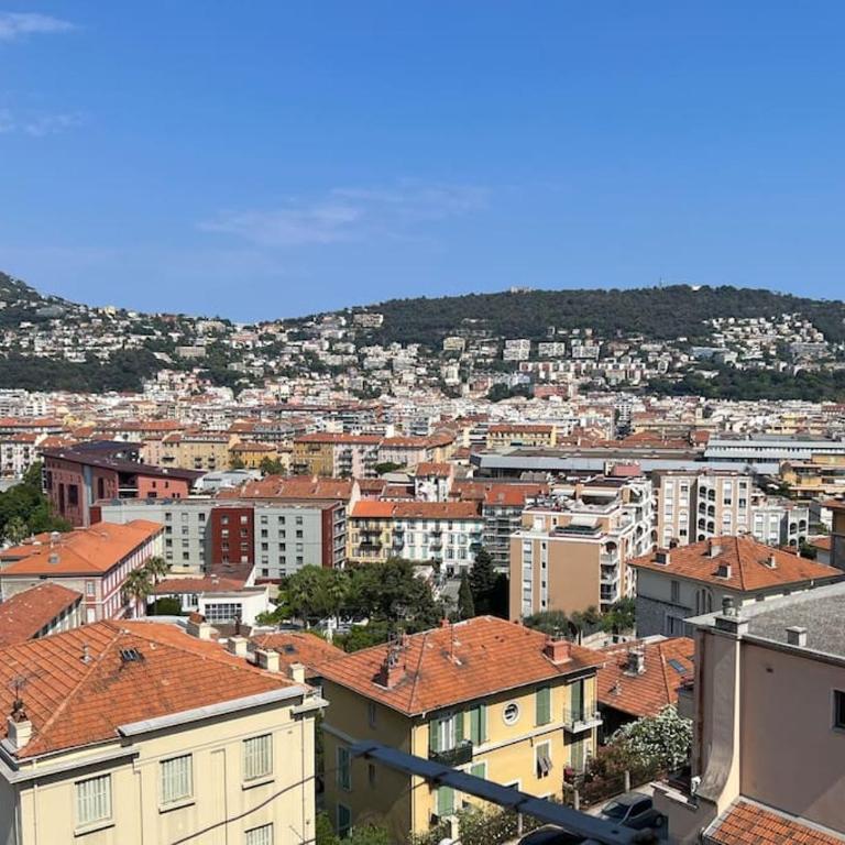 Grand studio magnifique vue, au calme proche ville - Appartement - Vue sur Ville - 7