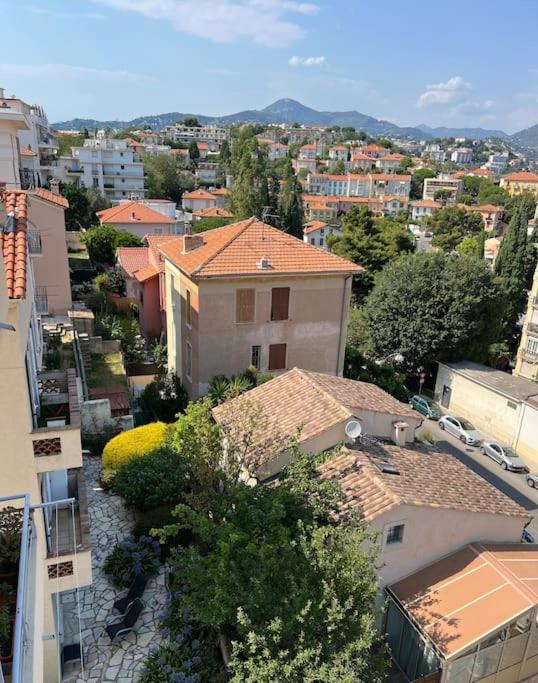 Grand studio magnifique vue, au calme proche ville - Appartement - Vue sur Ville - 12