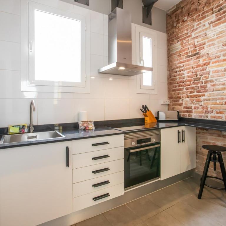43MAL1000-Nice&Bright 2BR flat next to Sagrada Familia - Two-Room Apartment - 7
