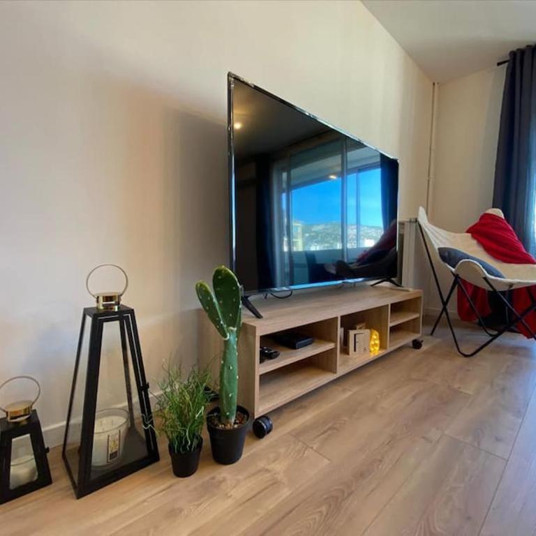 Saint Mathieu 5 minutes du port et gare wifi 10minutes plage - Four-Bedroom Apartment with Balcony - 3
