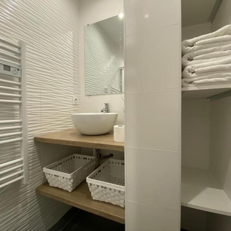 Saint Mathieu 5 minutes du port et gare wifi 10minutes plage - Four-Bedroom Apartment with Balcony - 31