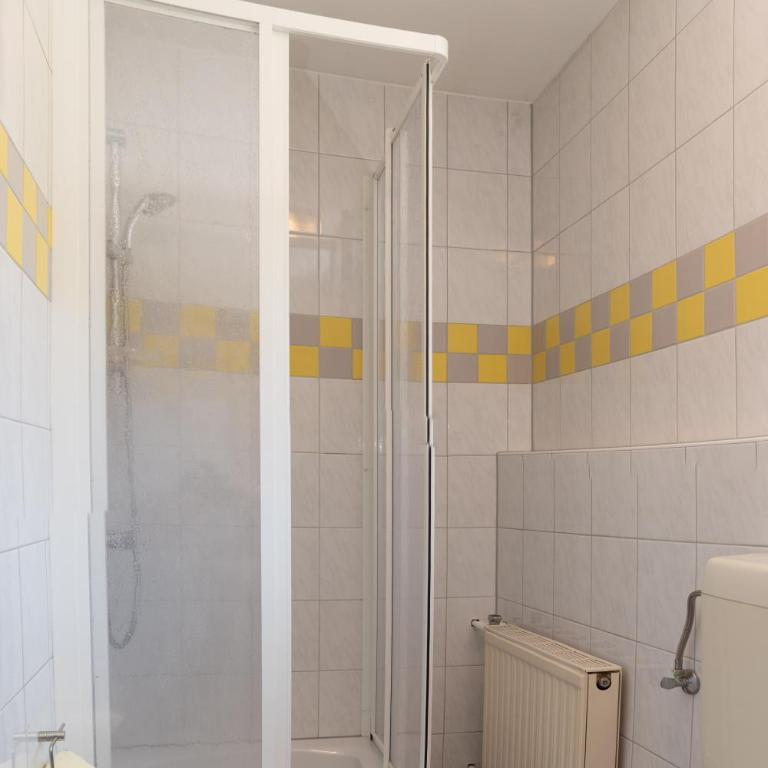 Bauernhof Flucher-Plaschg - Zimmer mit Kingsize-Bett und Balkon - 3