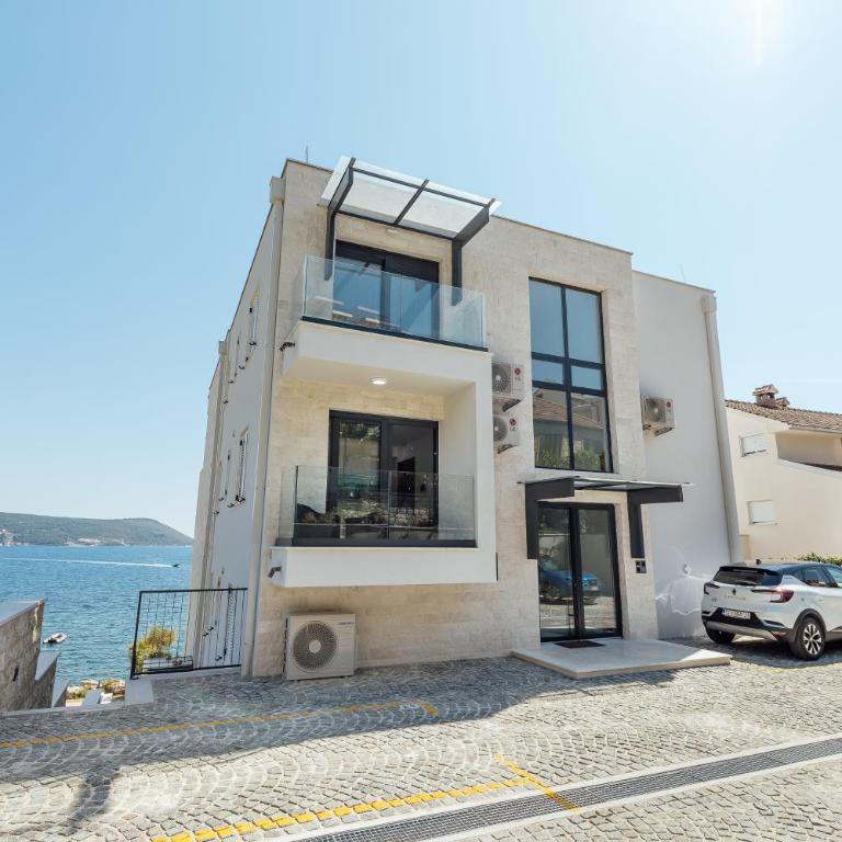 Beach Apartments - One-Bedroom Apartment - 8
