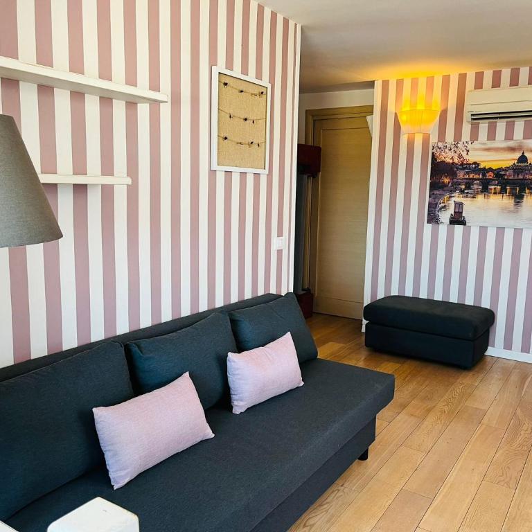 Cozy Penthouse with Terrace and Rome View - One-Bedroom Apartment with Terrace - 9