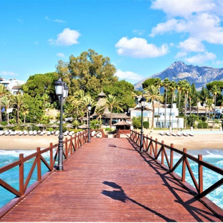 Penthouse with private pool, hot tub jacuzzi with sea views and chill-out zone, close to the sea - Three-Bedroom Apartment - 7