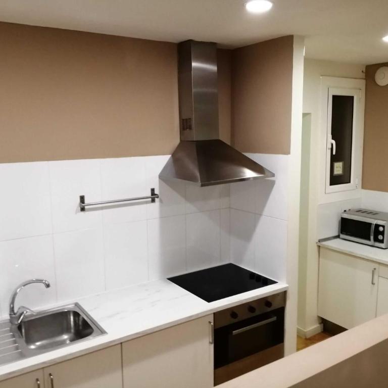 Diagonal Apartments - Three-Bedroom Apartment - 3