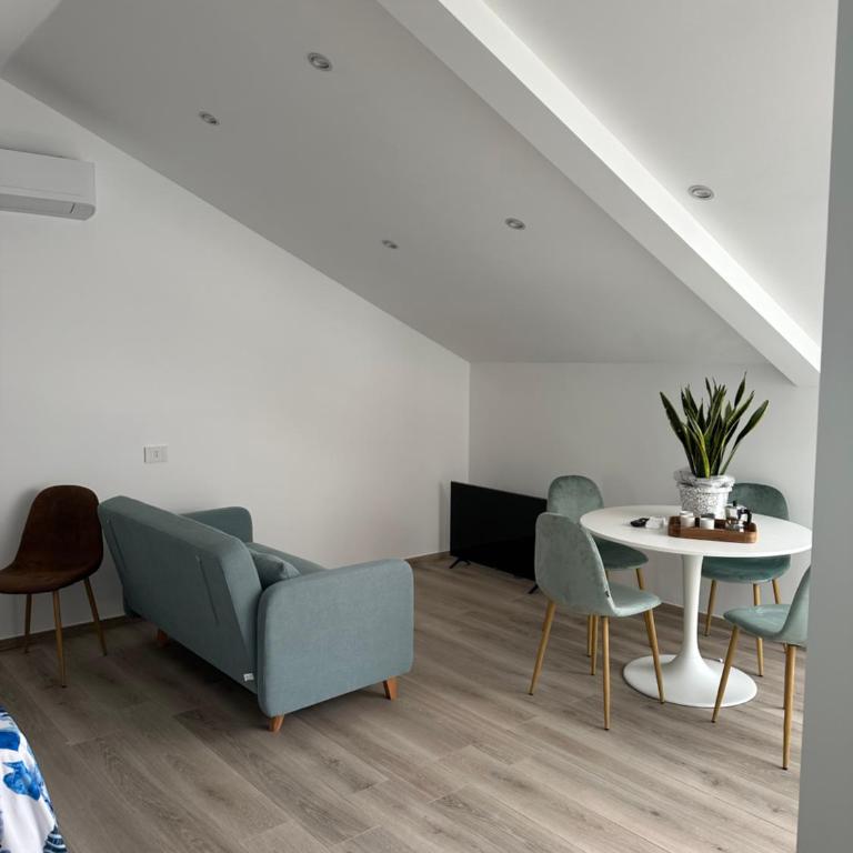 Hotel Marinella - Family Studio - Annex - 12