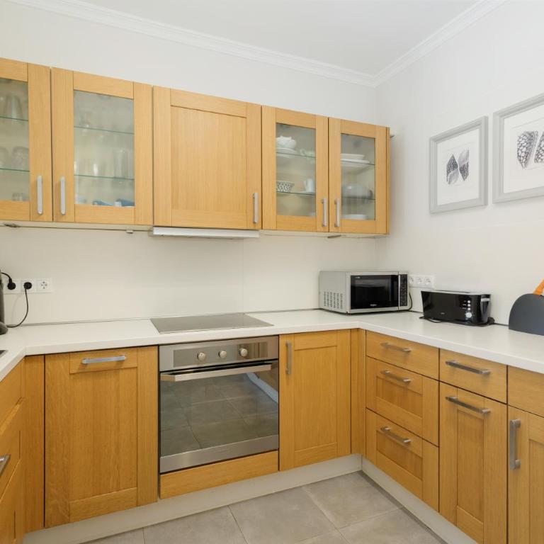Cozy apartment with terrace and access to the beach, in Elviria, Marbella East - Two-Bedroom Apartment - 6